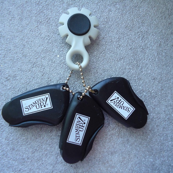 Stampin' Up Mini Rotary Cutter Tool: Perforate, Score and Cut - Picture 2 of 3